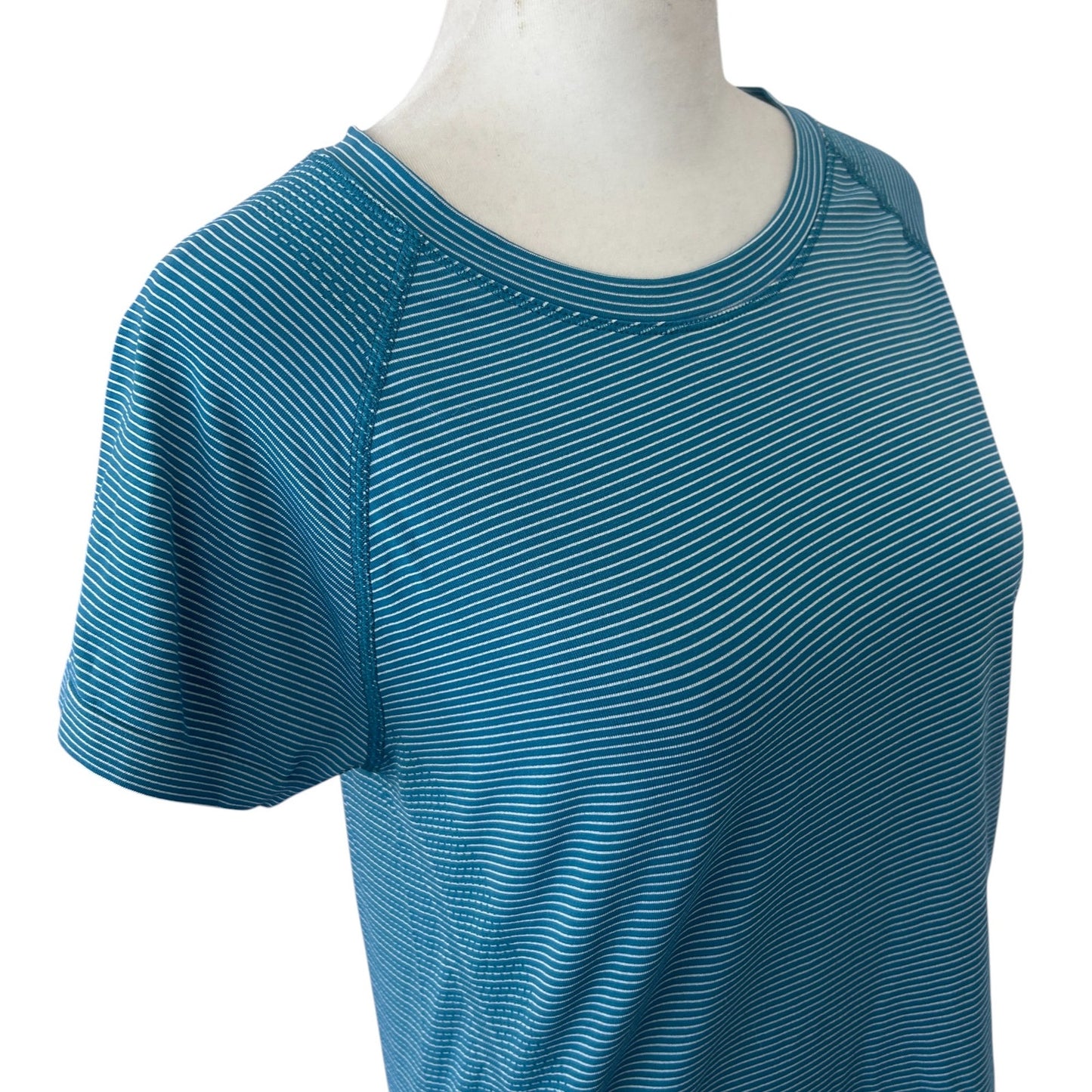 Athleta Teal Mini Stripe Momentum Seamless Short Sleeve Tee Womens Size Medium