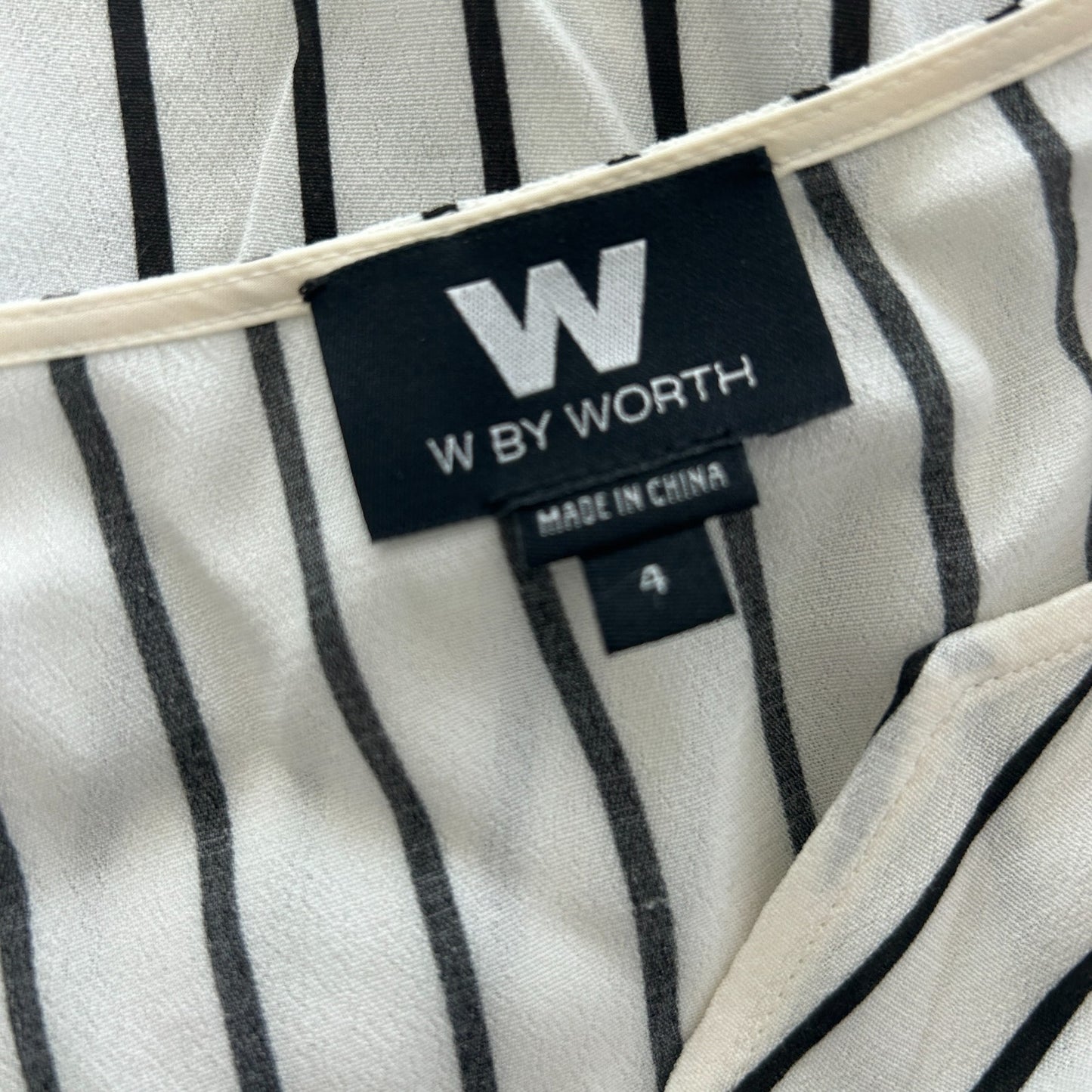 W by Worth Ivory and Black V-Neck Classic Minimalist Top Blouse Womens Size 4