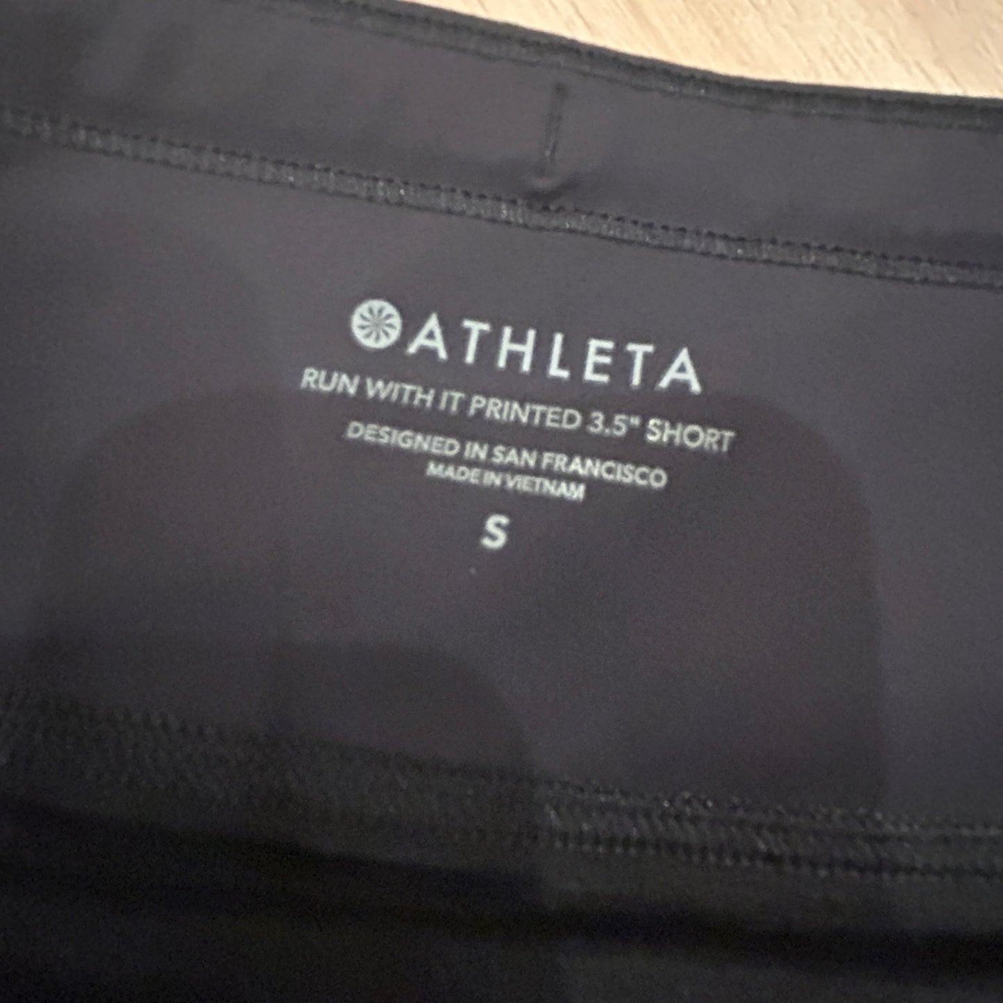 Athleta Black Camo Run With It Printed 3.5" Short Womens Size Small