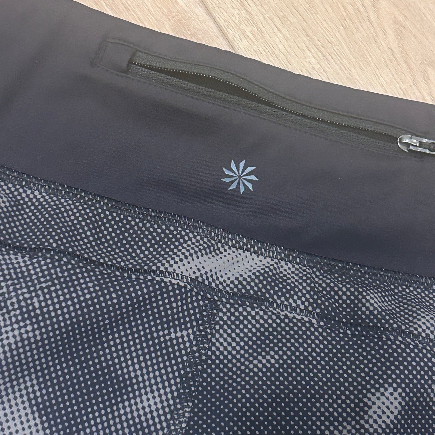 Athleta Black Camo Run With It Printed 3.5" Short Womens Size Small