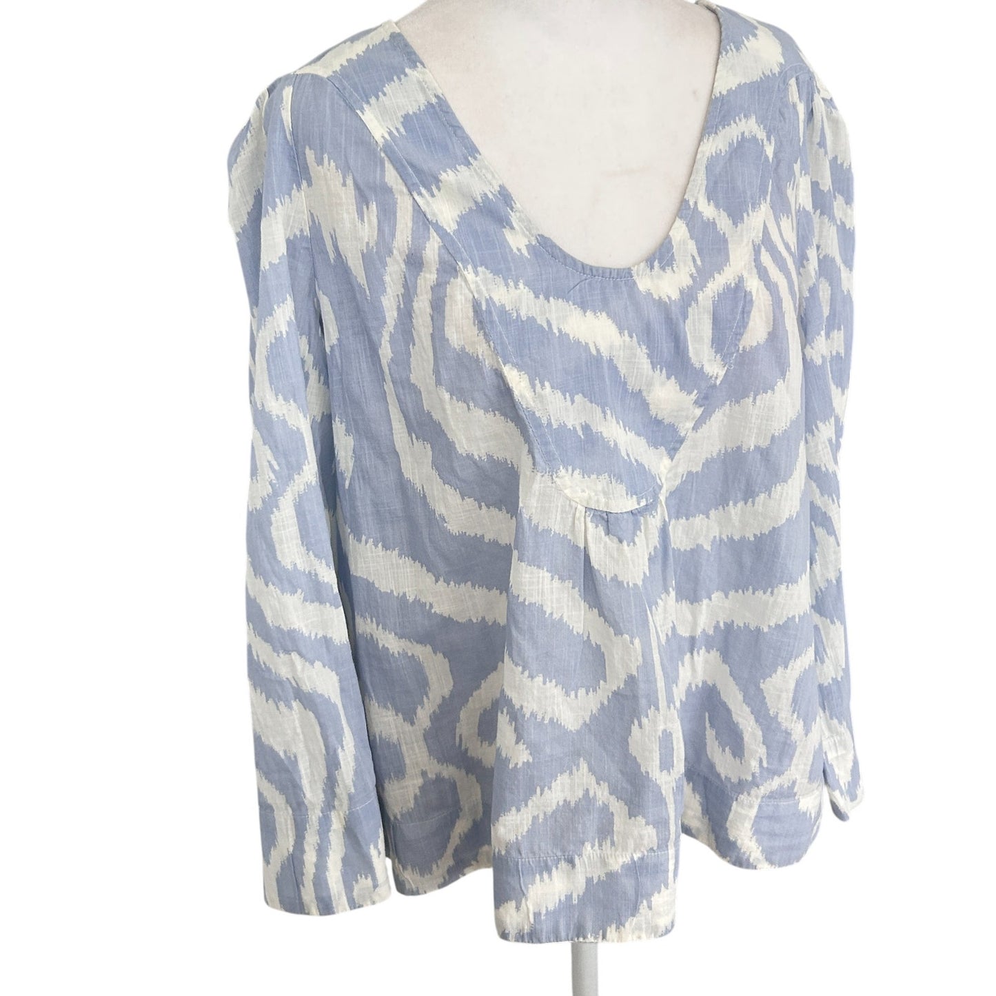 Anthropologie Blue and White Animal Print Boho V-Neck Top Womens Size Medium