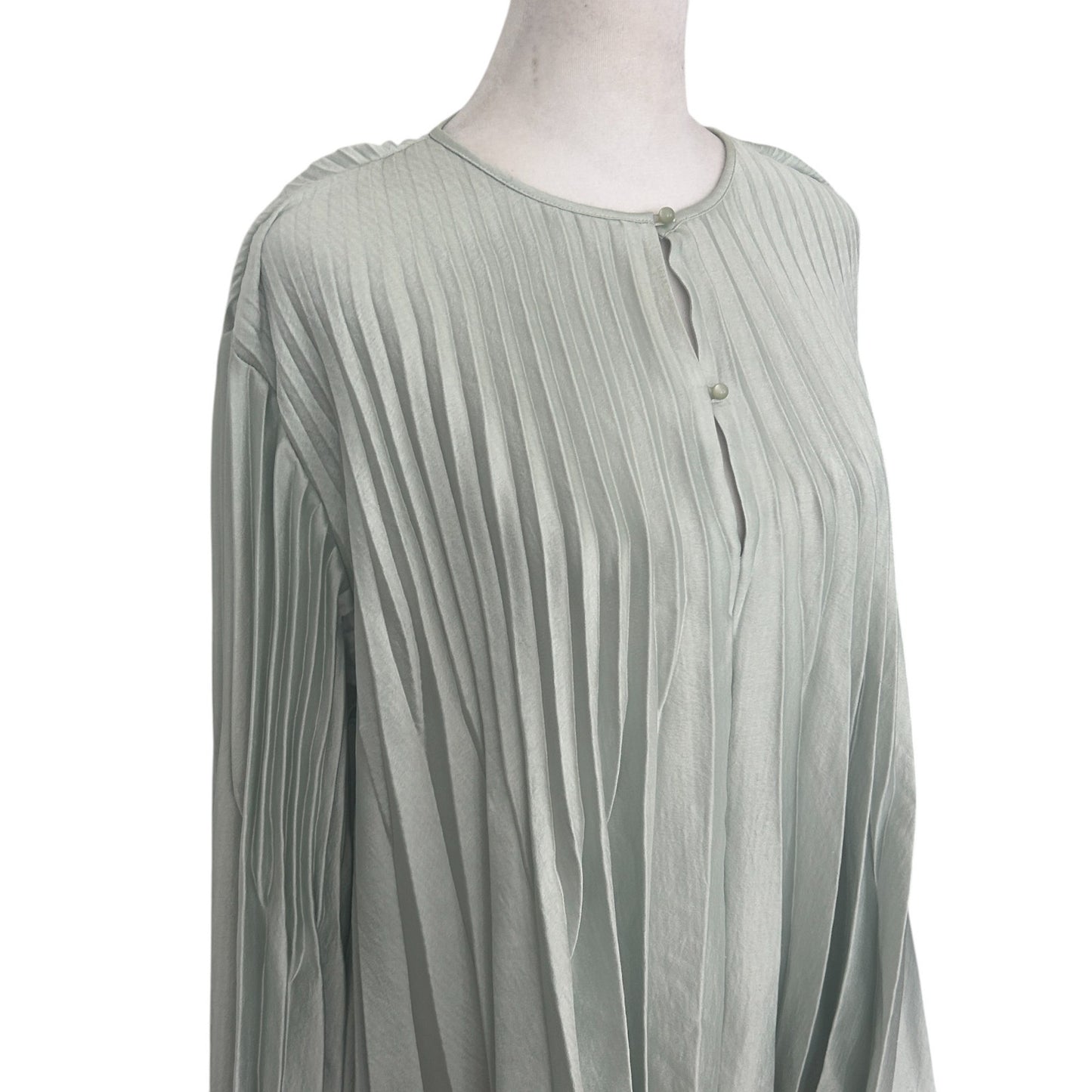 Vince Light Green Pleated Long Sleeve V-Neck Flowy Blouse Womens Size Medium