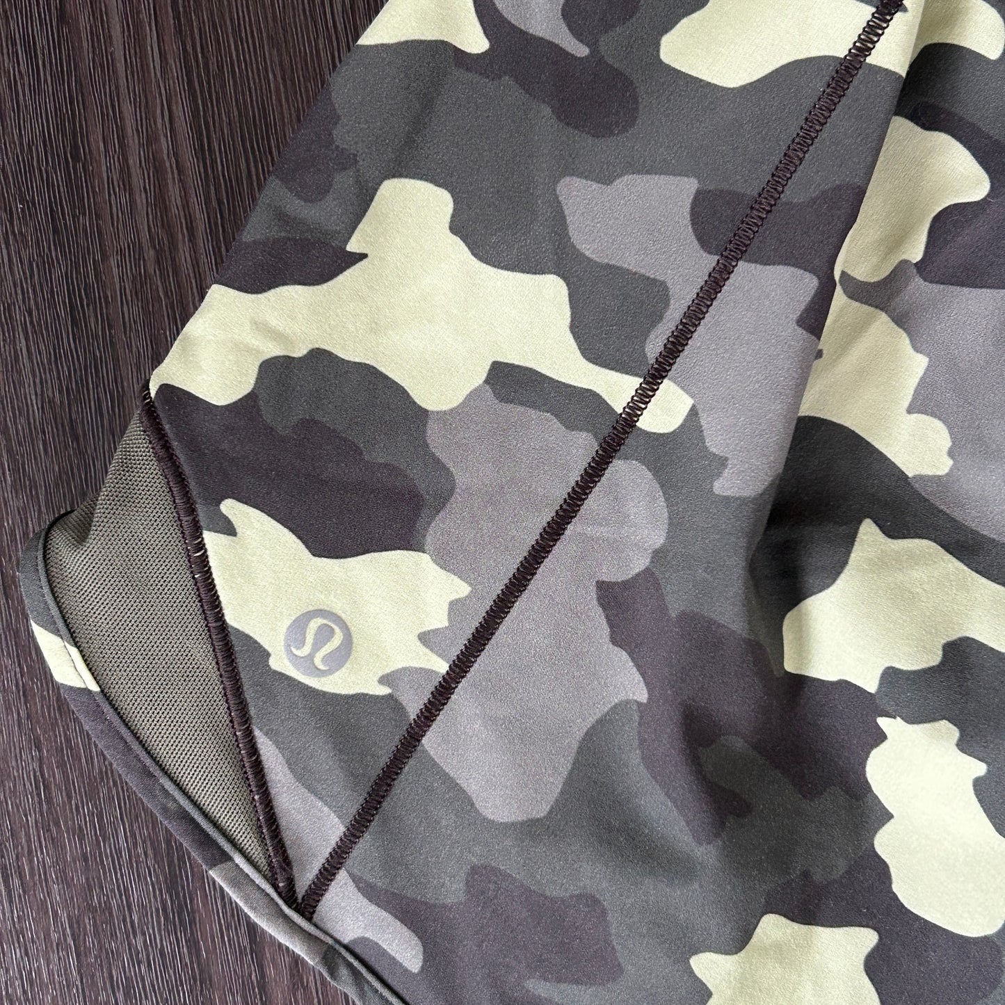 Lululemon Green Camo Hotty Hot High-Rise Lined Short 4" Womens Size 8 Tall