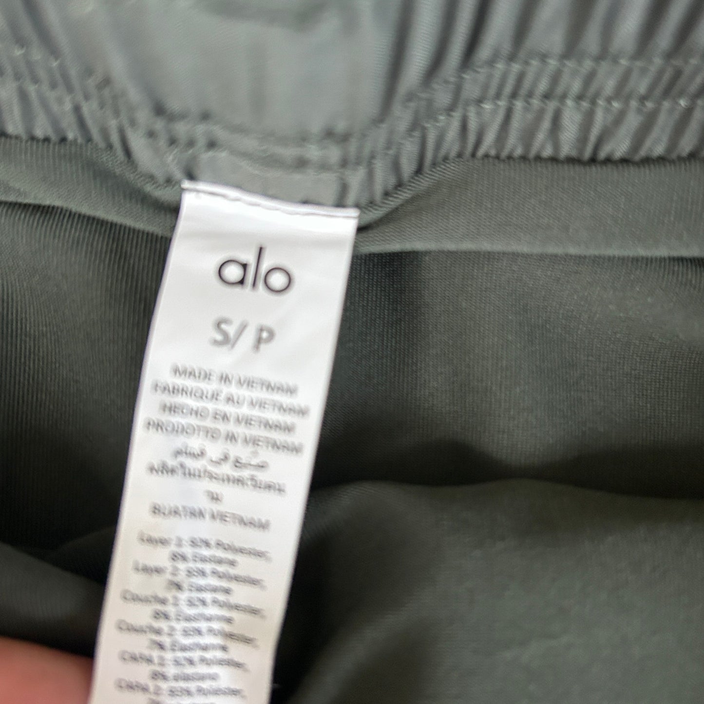 Alo Yoga NWT Dark Cactus Green Ivy League Dolphin Short Womens Size Small NEW