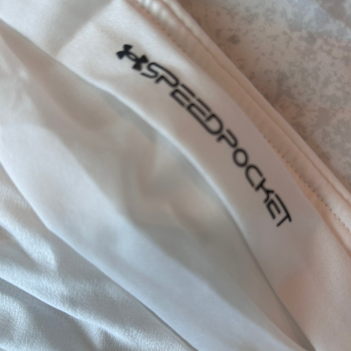 Under Armour Speedpocket 7" White and Gray Shorts Mens Size Large Style 1379694