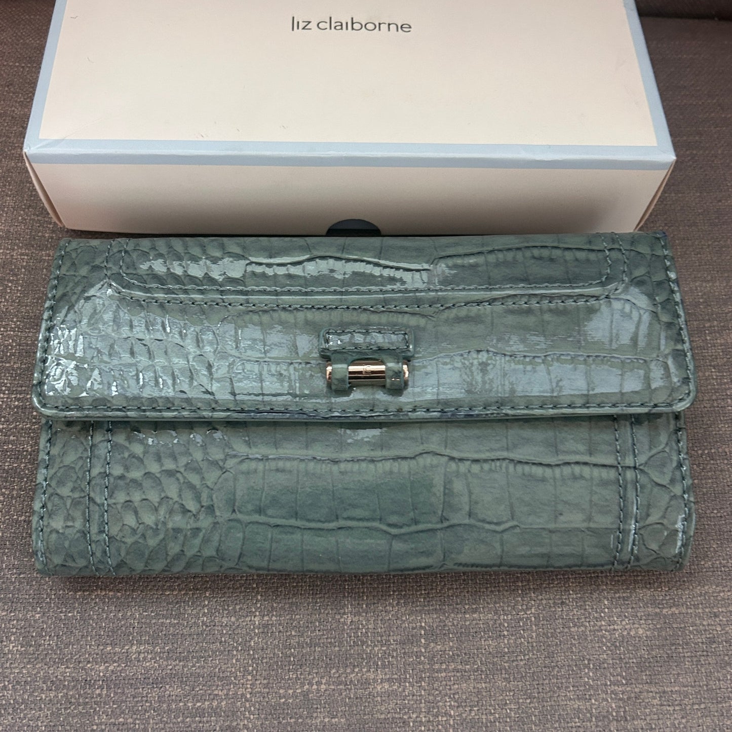 Liz Claiborne Olive Green Faux Patent Leather Croc / Alligator Wallet NEW IN BOX