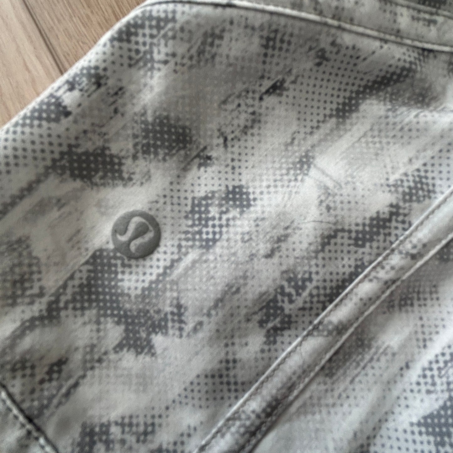 Lululemon Gray and White Camo Tracker Lined Short Womens Size 6