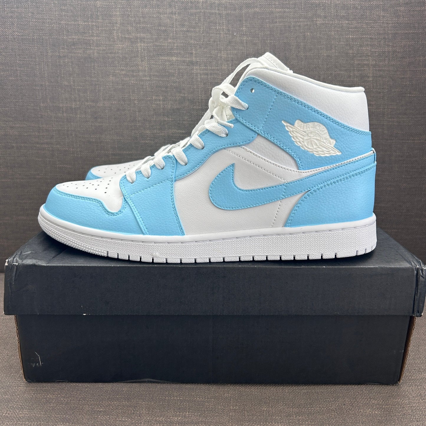 Nike Air Jordan 1 Mid White / Light Blue 554725-109 Men's Size 11 New In Box