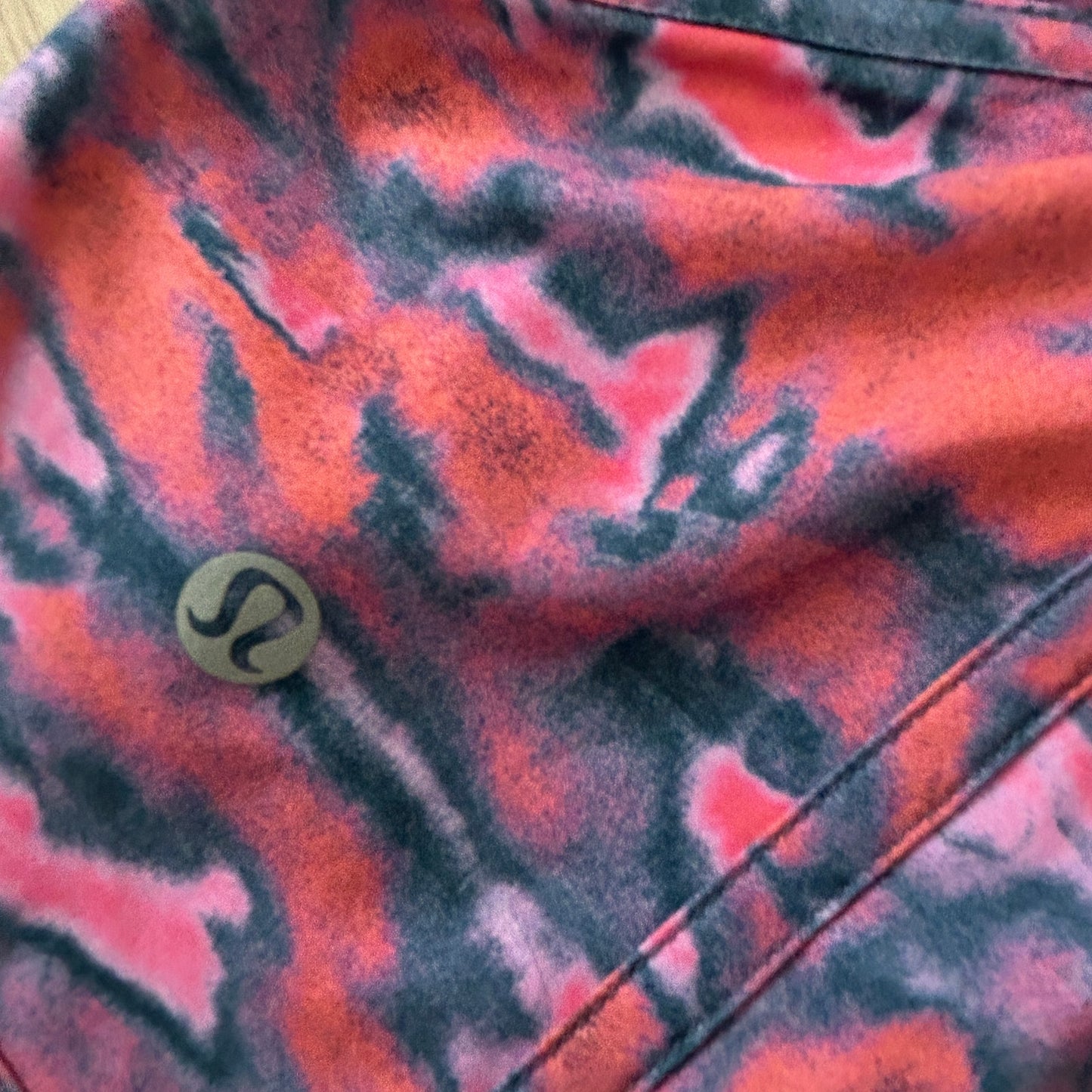 Lululemon Orange Pink Black Camo Tracker Lined Short Womens Size 6