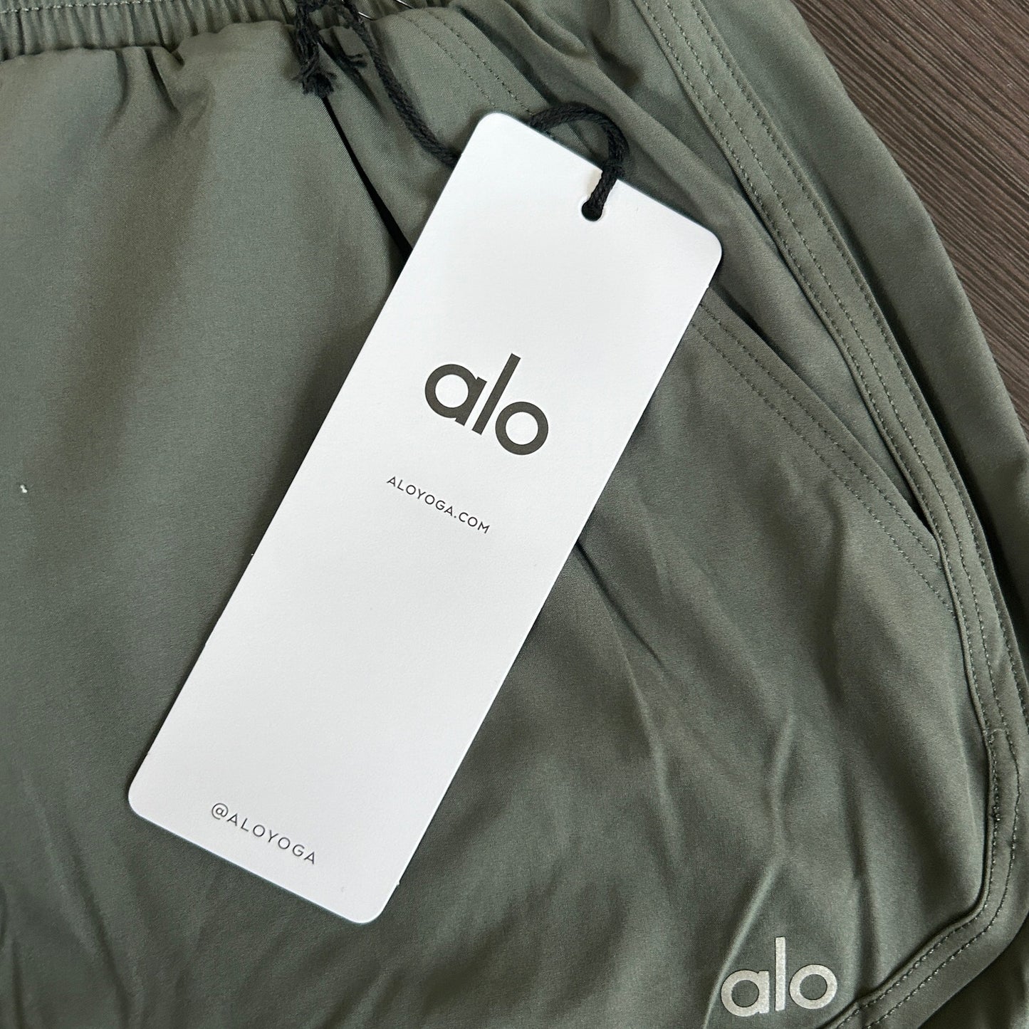 Alo Yoga NWT Dark Cactus Green Ivy League Dolphin Short Womens Size Small NEW