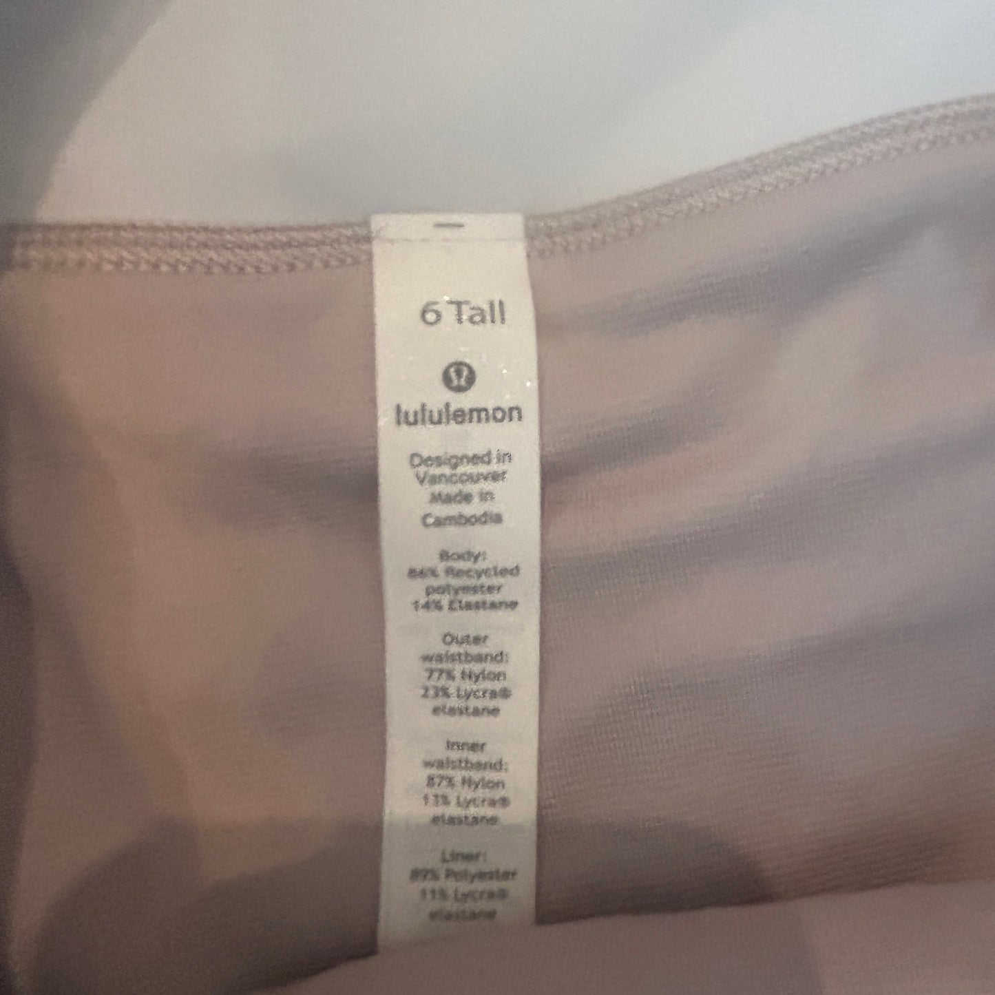 Lululemon Gray and White Camo Speed Up High Rise Lined Short Womens Size 6 Tall