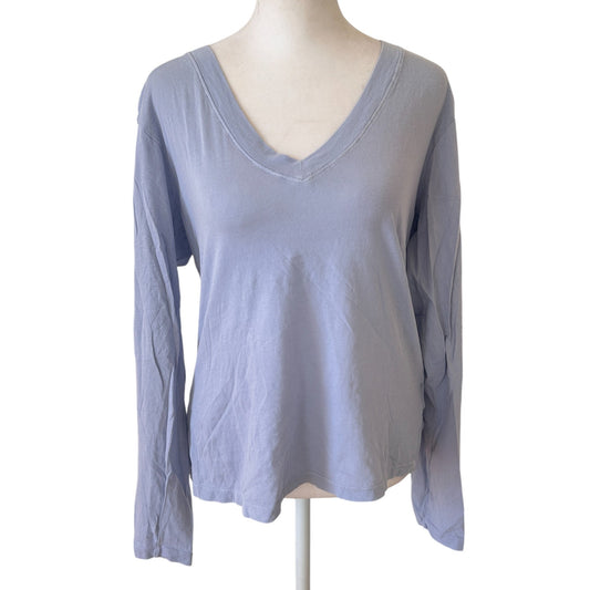 Perfect White Tee Periwinkle Long Sleeve V-Neck Pullover Tee Womens Size Small