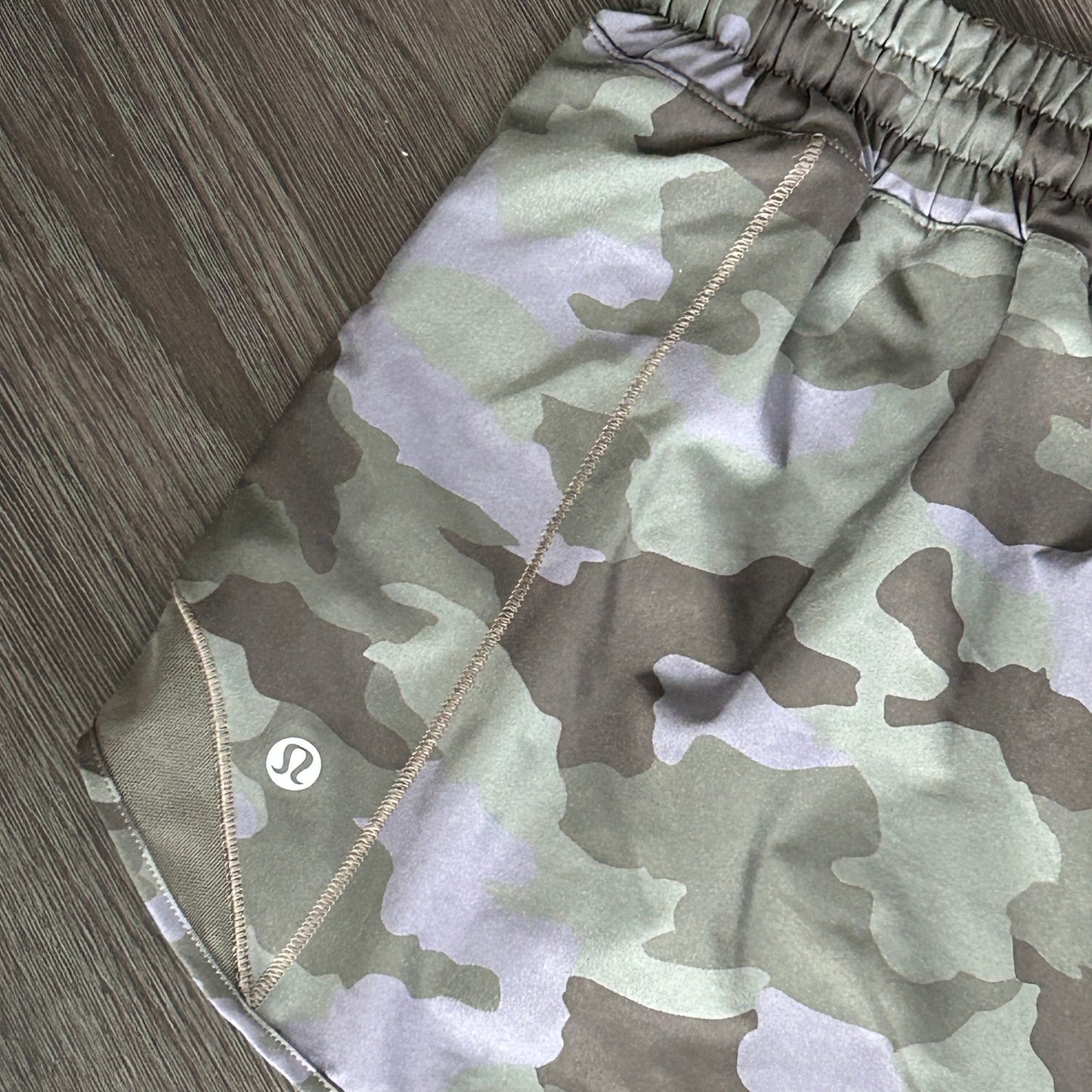 Lululemon Green, Purple Camo Hotty Hot High-Rise Short 4" Womens Size 8 Tall