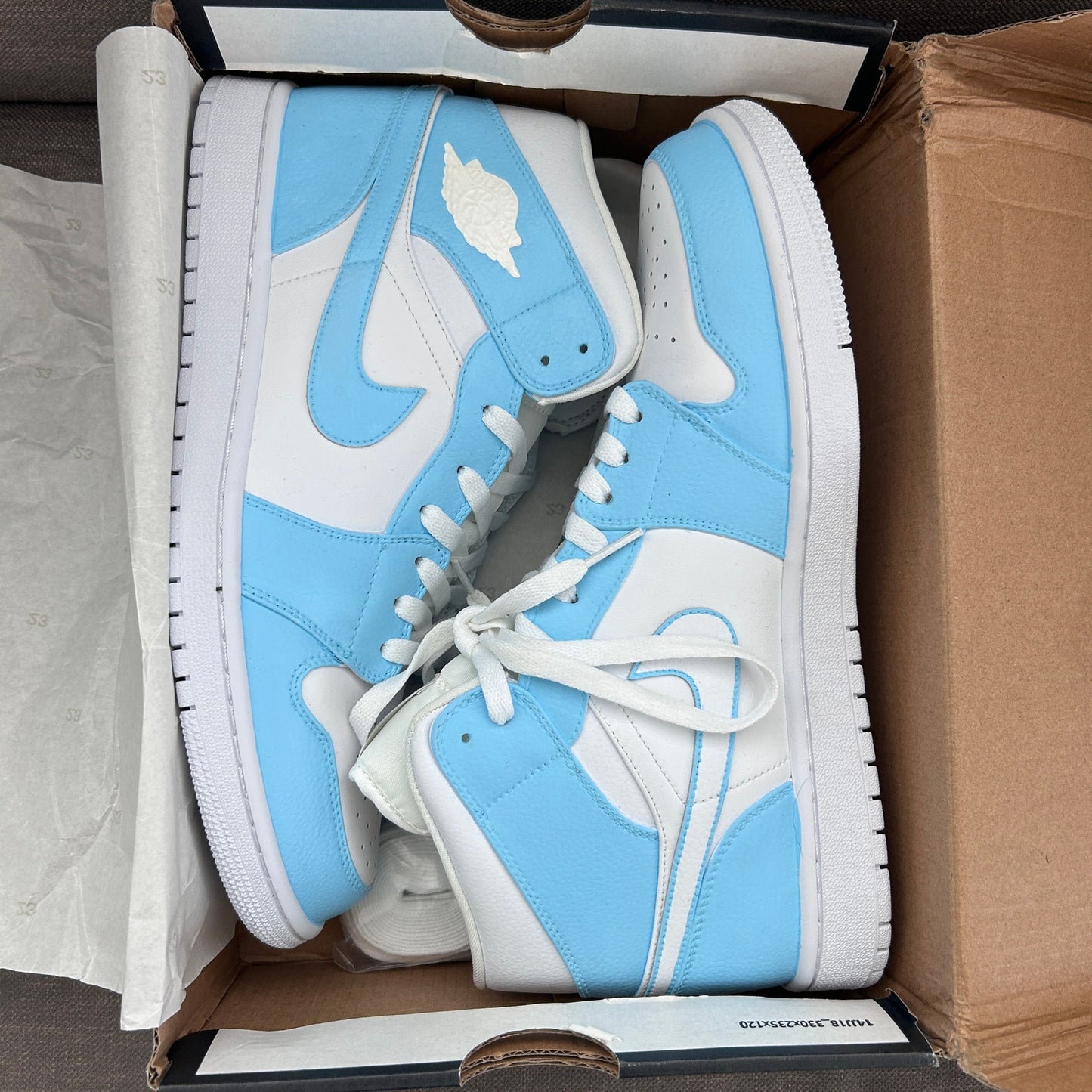 Nike Air Jordan 1 Mid White / Light Blue 554725-109 Men's Size 11 New In Box